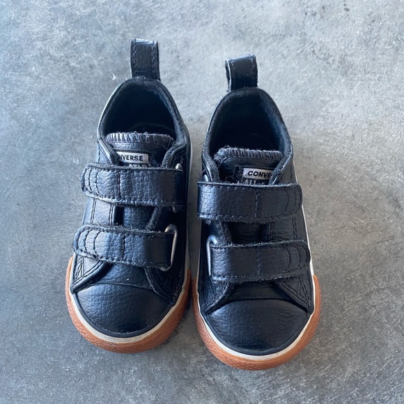 Black leather Converse toddler sneakers with Velcro sz 5 - Picture 2 of 6